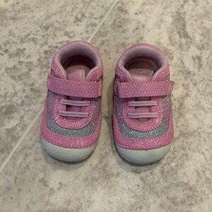 Barely worn pink stride rite soft motion jazzy sneakers. Toddler size:4.5M